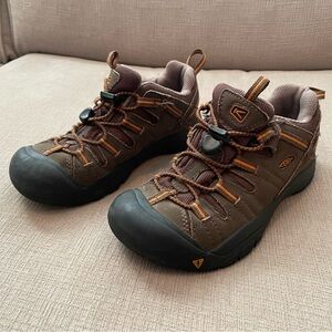 Keen Size 3 Sneakers